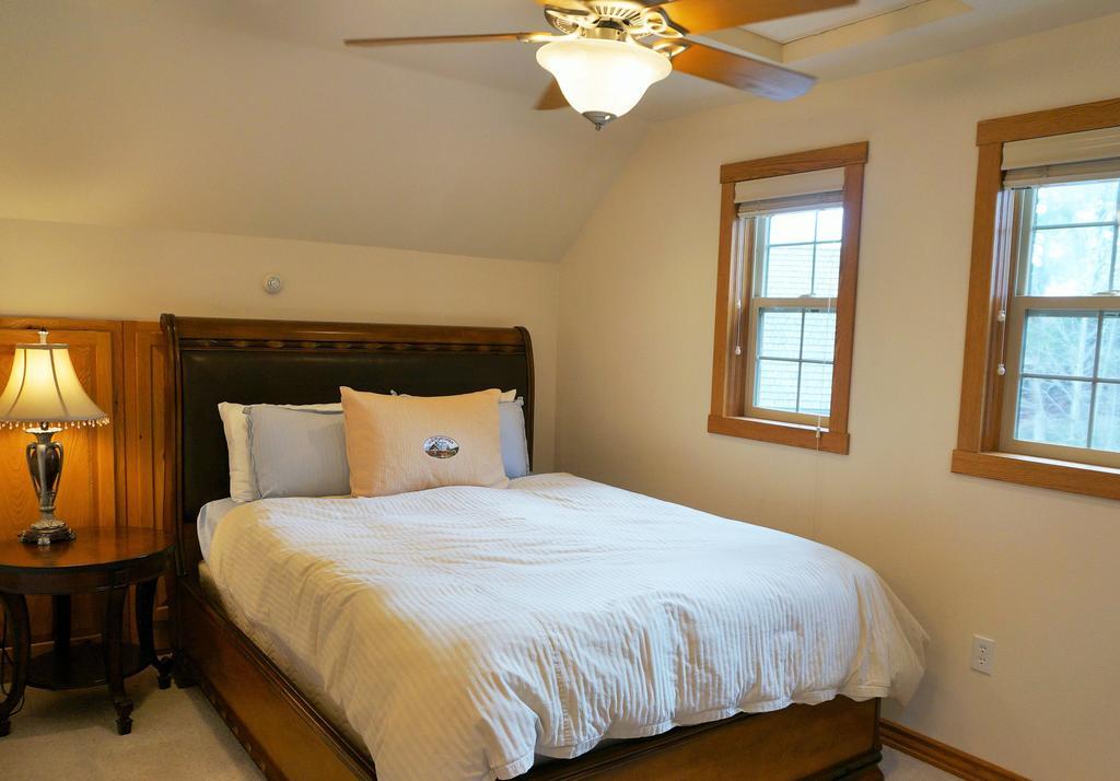Glacier Mountain Lodge Columbia Falls Room photo